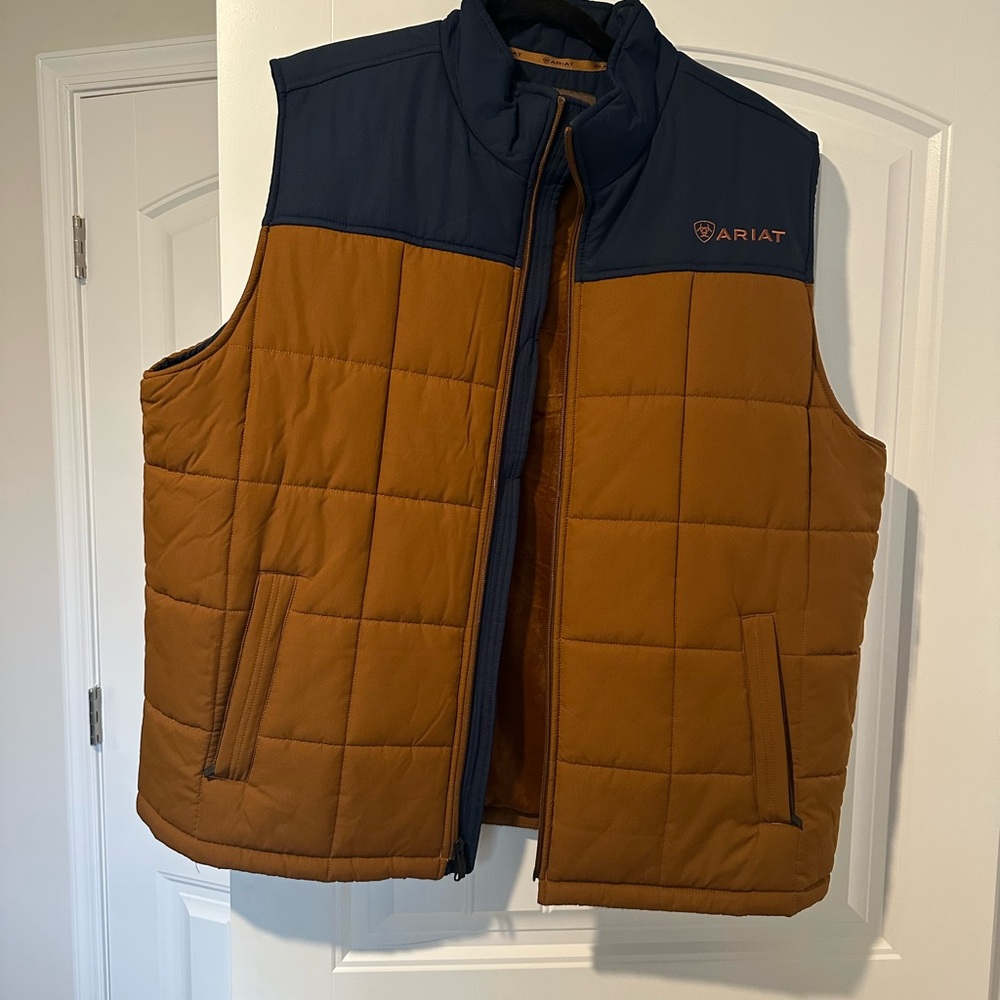 Ariat Men's Tan and Navy Quilted Vest